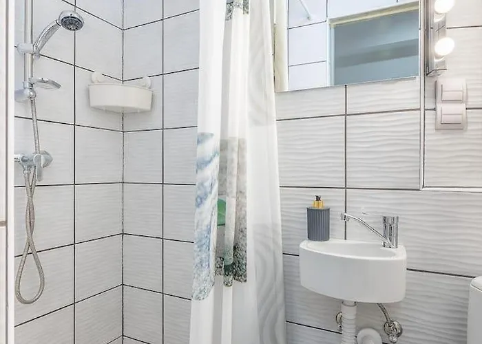 Downtown Jewish Quarter Ruin Bar With 2 Full Bath Apartment *