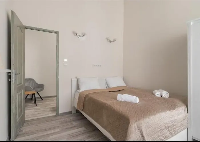 Downtown Jewish Quarter Ruin Bar With 2 Full Bath Apartament