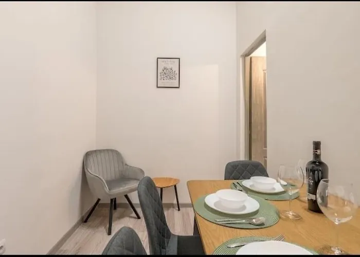 Downtown Jewish Quarter Ruin Bar With 2 Full Bath *