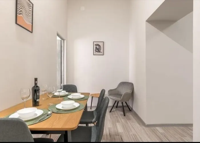Downtown Jewish Quarter Ruin Bar With 2 Full Bath Apartament
